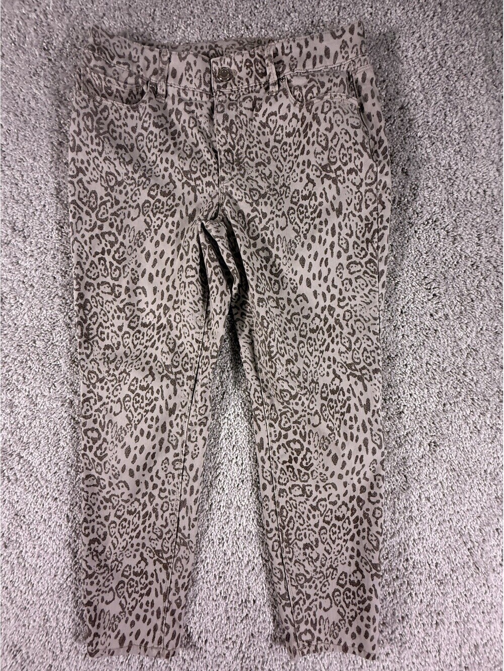 White House Black Market Beige Mid-Rise Leopard Crop Jeans size 8
